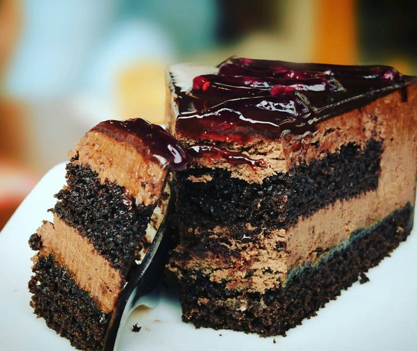 How to Prepare a Decadent Gourmet Espresso Chocolate Mousse Cake?